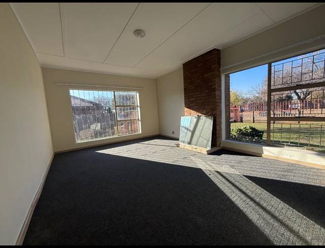 3 BEDROOM HOUSE FOR SALE IN VANDERBIJLPARK CE 2